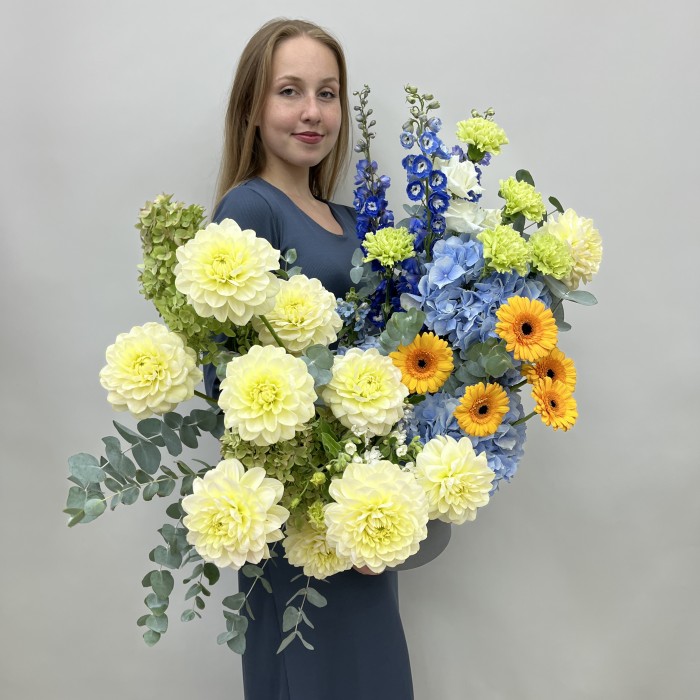 Осенняя композиция в бетонном кашпо